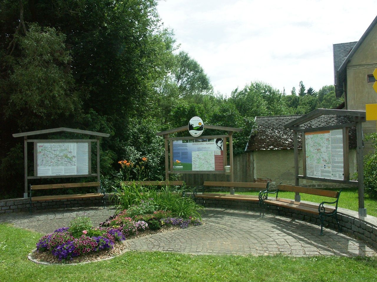 Okružní turistická stezka Karlstein