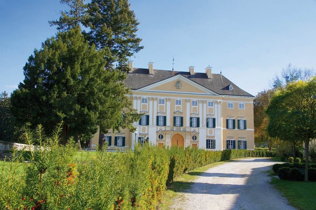 Zámek Frohsdorf zblízka