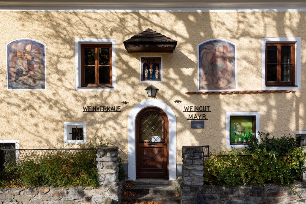 Průčelí vinařství Mayr