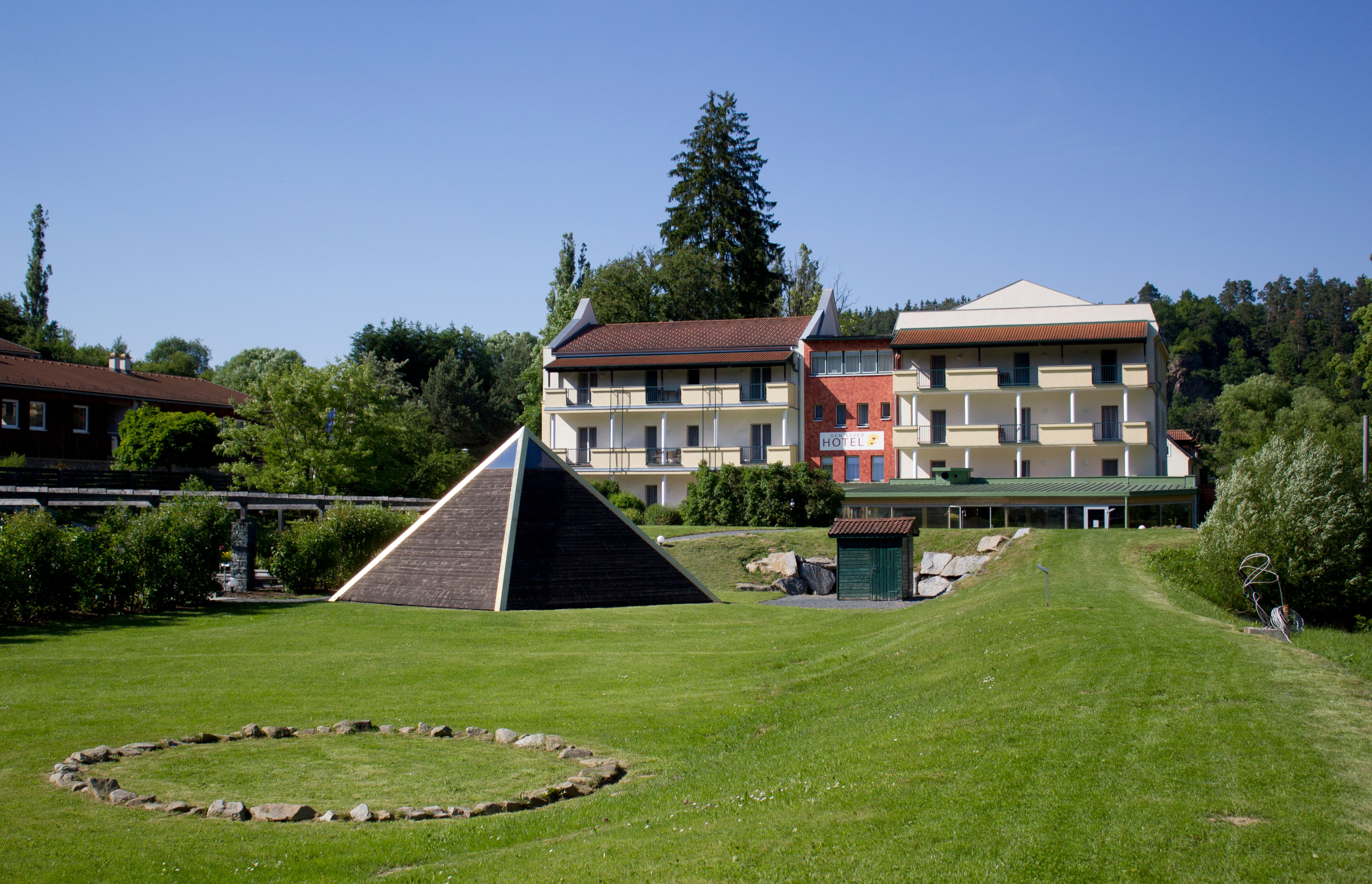 Energetická pyramida a kamenný kruh archandělů