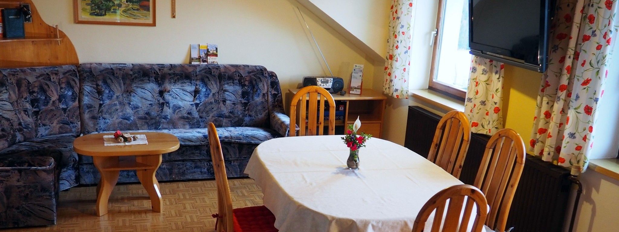 holiday-apartment-jídelní-stůl