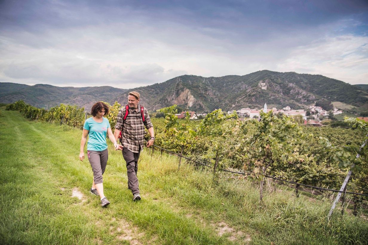 Turisté na panoramatické stezce Rossatz
