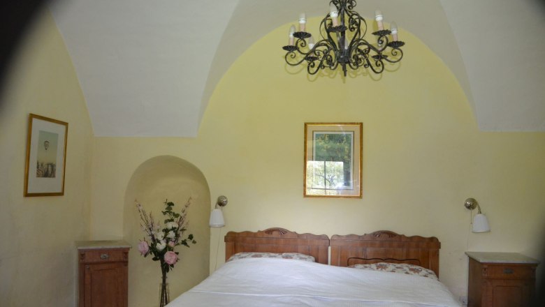 Vacation apartment Rossarium bedroom 1, © Renaissanceschloss Greillenstein