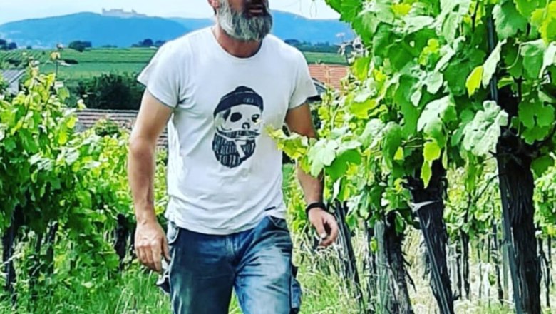 Alex Z&ouml;ller at the vineyard inspection, &copy; Weingut Alexander Z&ouml;ller