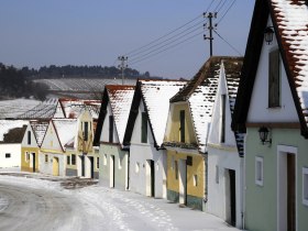 Kellergasse Falkenstein im Winter, &copy; Weinviertel Tourismus / Mandl
