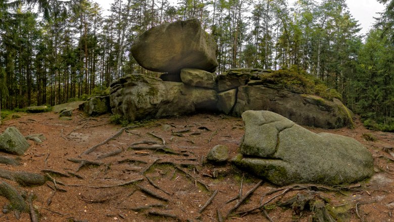 Naturdenkmal "Hängender Stein", © Wolfgang Dolak
