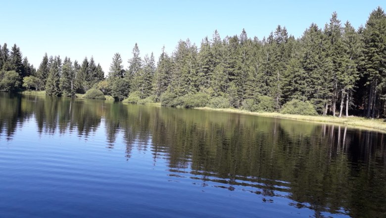Many beautiful ponds and lakes await in the surrounding area, © U.E.