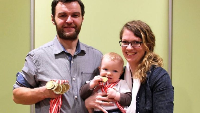 The Gröbl family with awards, © Familie Gröbl