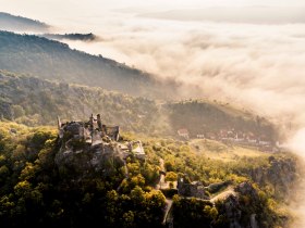 Ruine D&uuml;rnstein mit Nebel, &copy; Donau N&Ouml; Tourismus/Robert Herbst