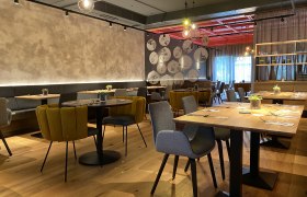 Restaurant and wine bar, &copy; Felix Sommer