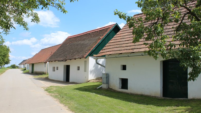 Wine cellar lane Ketzelsdorf, © Weinviertel Tourismus / Krönigsberger