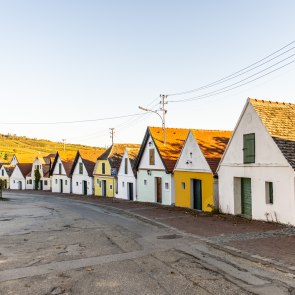 Barevné fasády sklepních řad ve Falkensteinu., © WTG_POV_Robert Herbst