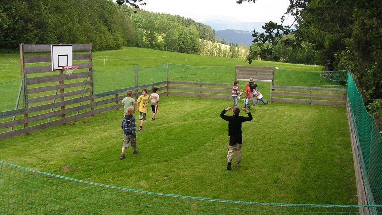 Fotbal na zelené louce, © Ofnerhof