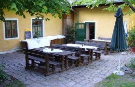 Inner courtyard of Gasthaus Perzy, © Gemeinde Haugschlag