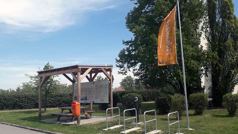 Cycle rest area on the Kellerberg, &copy; Michael M&uuml;ller