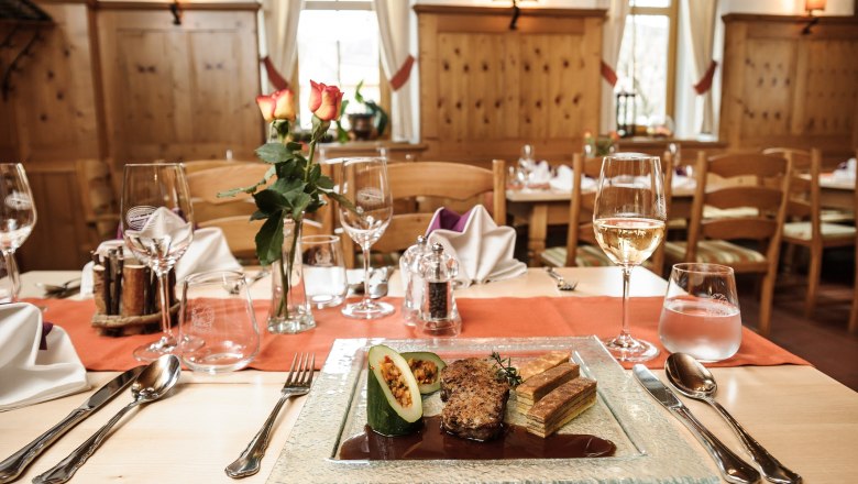 Set table, &copy; Roman Siebenhandl