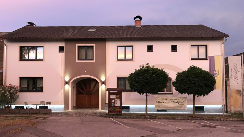 Street view at dusk, © Susanne Kernbichler