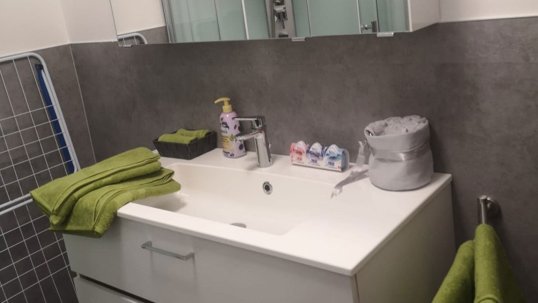 Rosenapartment - Koupelnov&eacute; umyvadlo, &copy; &copy; HomeW4, Sonja Wiesinger