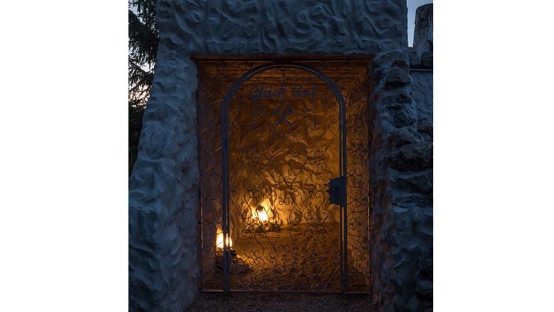 Grotto, &copy; Pluschkowitz Leo