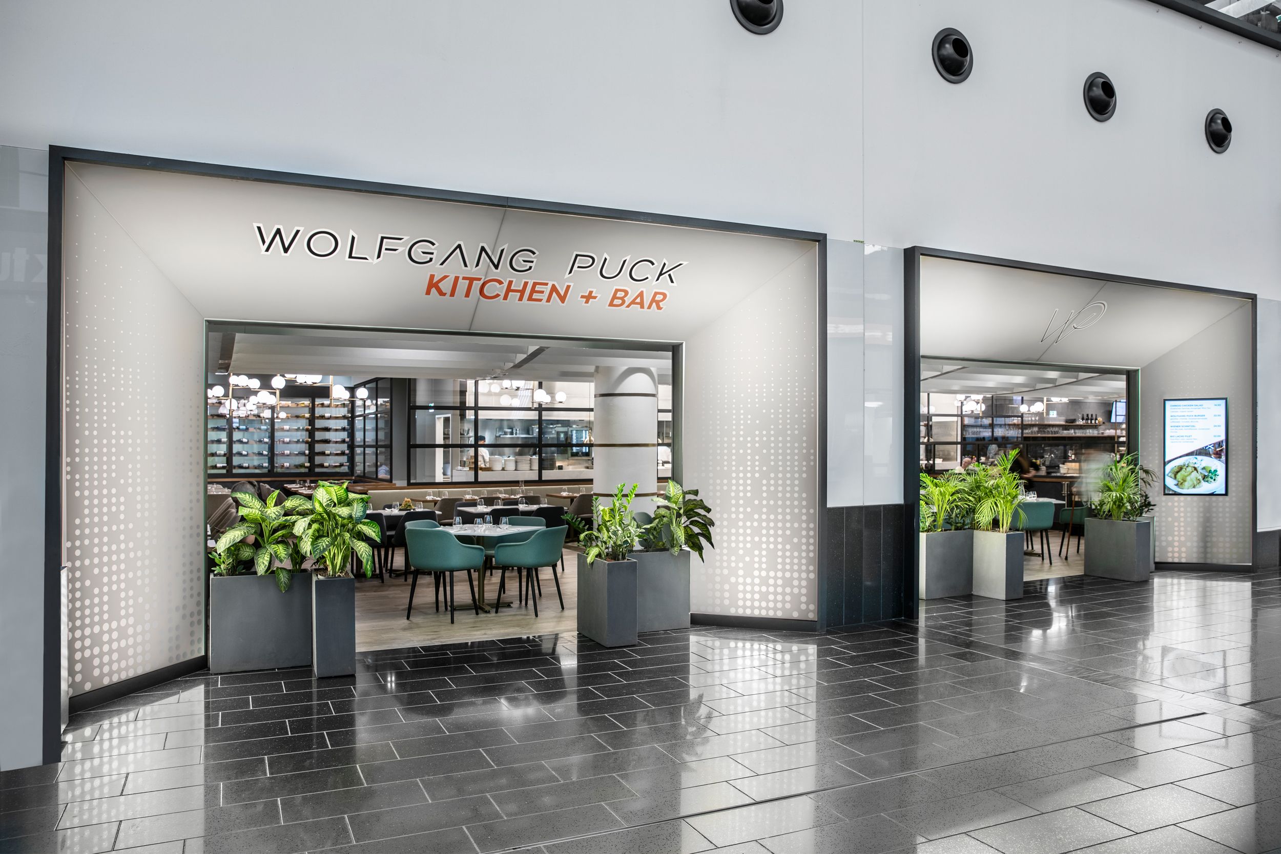 Wolfgang Puck Kitchen + Bar, pohled zvenčí