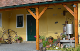 Steiners Mostschenke wine tavern, © Gertrude Steiner