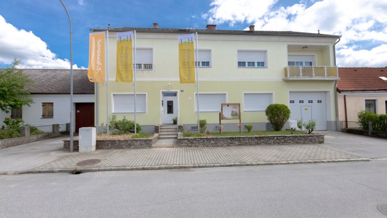 Exterior view, &copy; Sch&ouml;nfelderhof