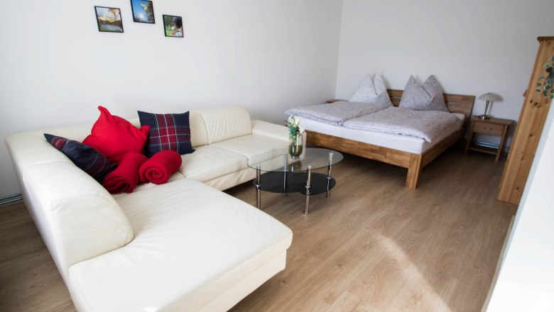 Pohled do interi&eacute;ru ložnice 1, &copy; Chalet-Nordwald, Fotograf Angela Hauler