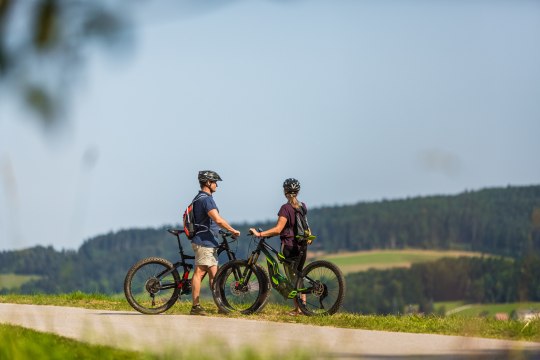 Na elektrokolo pohořím Bucklige Welt, © Wiener Alpen / Christian Kremsl