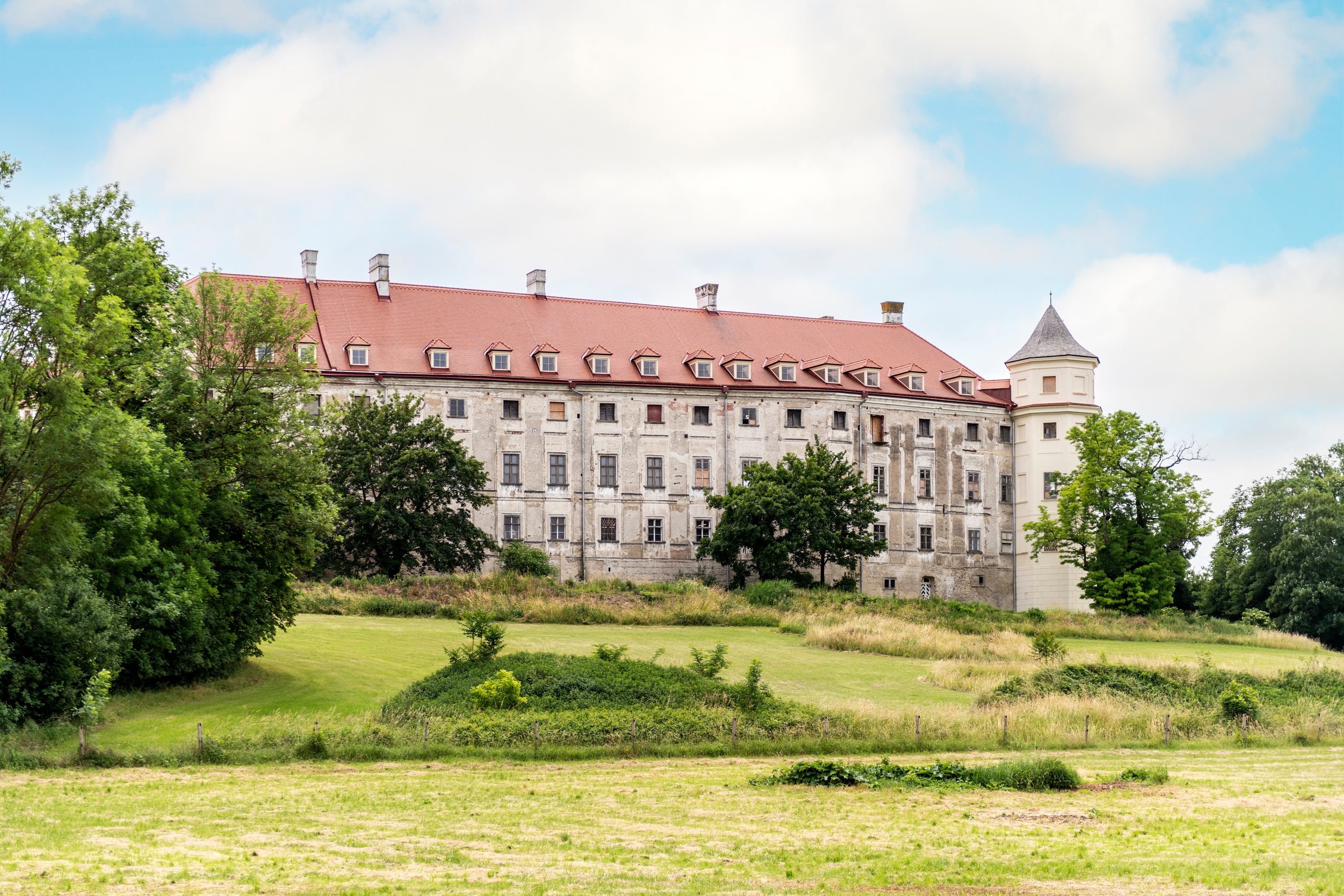 Zámek Petronell-Carnuntum Pohled zvenčí