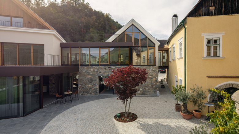 Mauritiushof wine experience garden view, &copy; Weingut FJ Gritsch