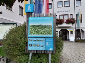 V&yacute;choz&iacute; bod pě&scaron;&iacute; turistiky v Kirchberg/Wechsel, &copy; Wiener Alpen in Nieder&ouml;sterreich - Wechsel