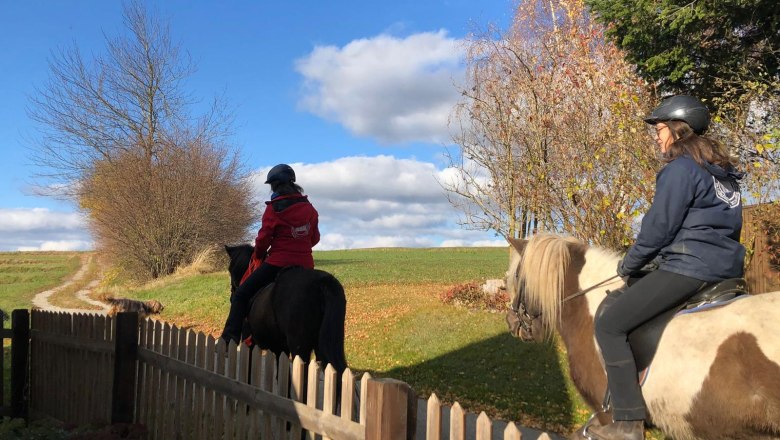 Hiking, cycling and riding trails right by the house, © U.E.