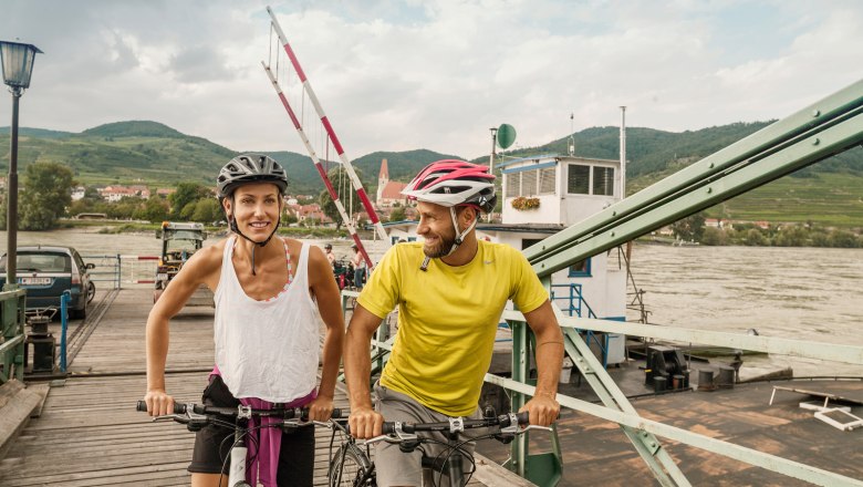 Crossing with the Wei&szlig;enkirchen ferry, &copy; Donau N&Ouml;/Andreas Hofer