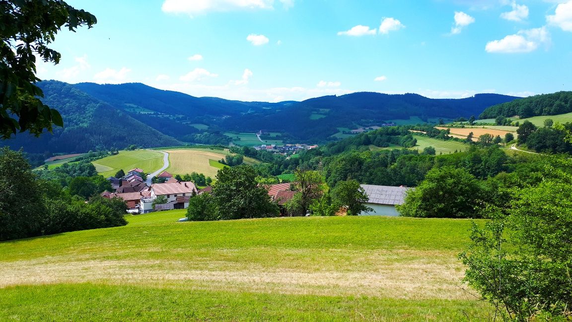Pohled na Loibersdorf a Pöggstall s kostelem svaté Anny