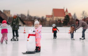 Children on the ice rink, © Martin Mathes