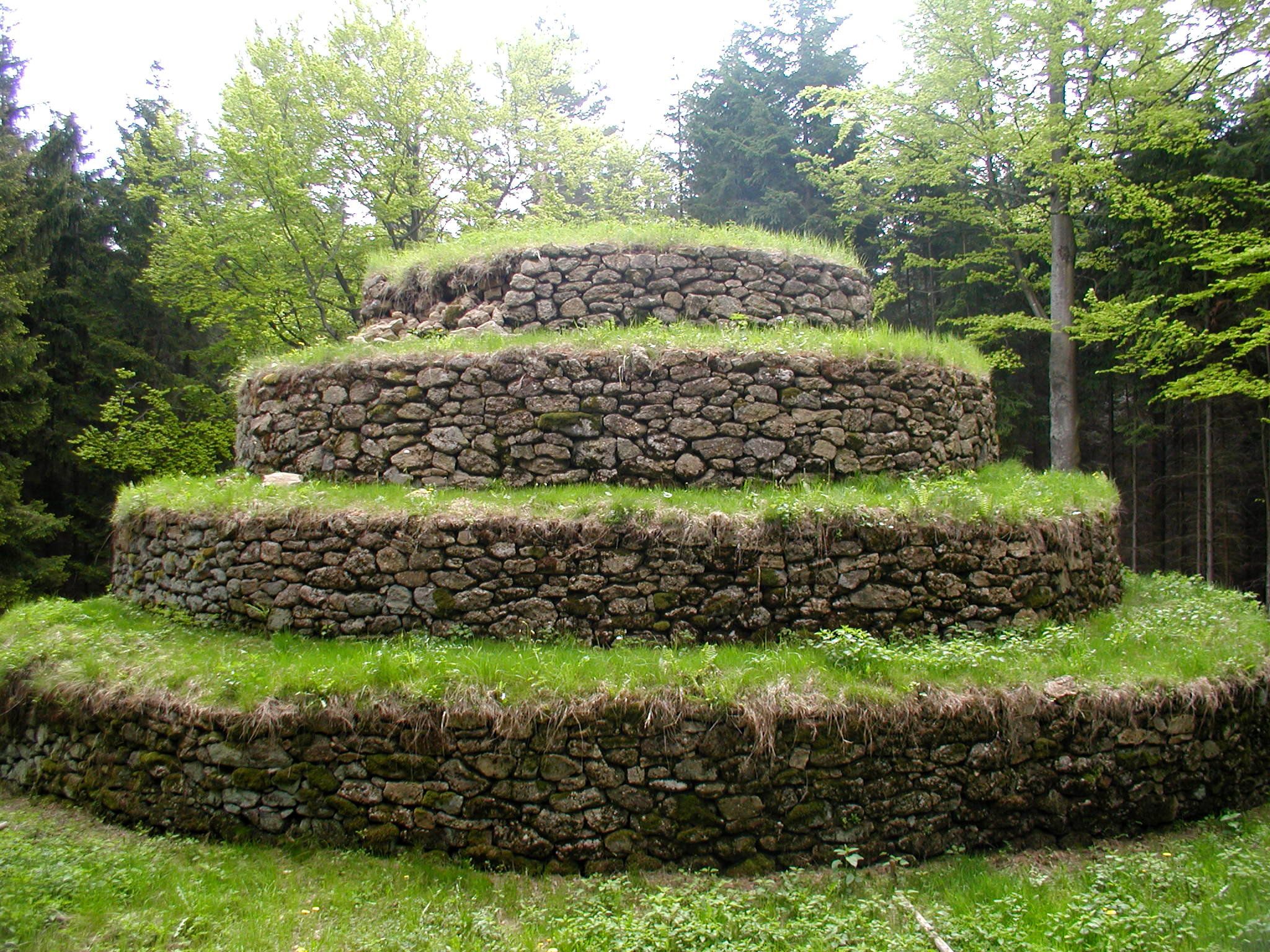 kamenná pyramida_8