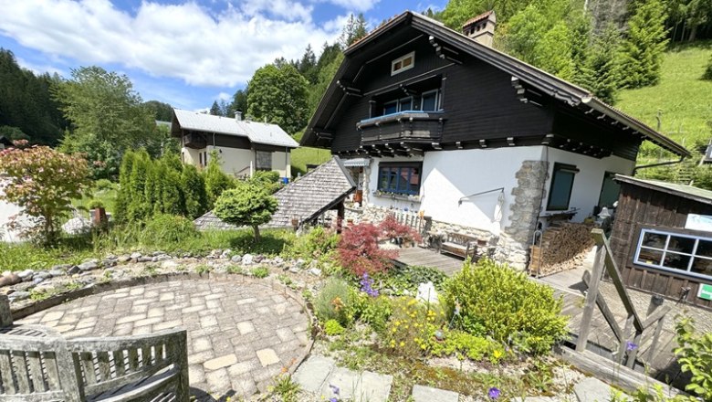 Garden with stone elements, flower beds and seating area, © Haus Anton