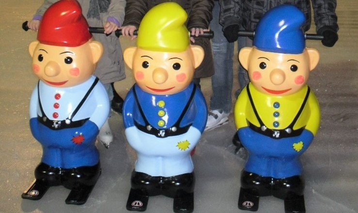 Learn to ice skate with the gnomes, © Marktgemeinde St. Leonhard am Forst