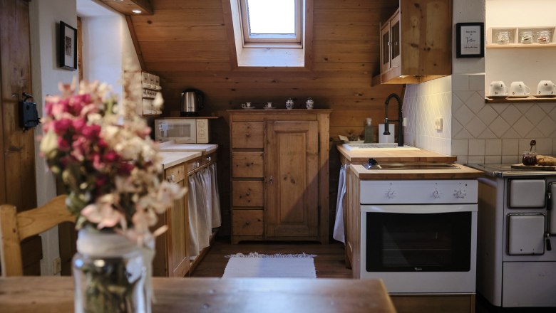 Kuchyně, květinov&aacute; louka, &copy; Mathias Lixl / lixl.com