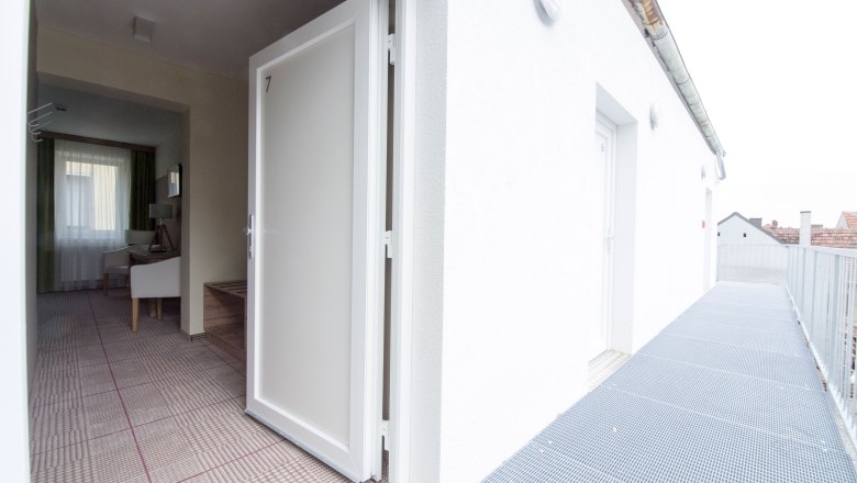 Access to the room outside, &copy; Miguel Dieterich