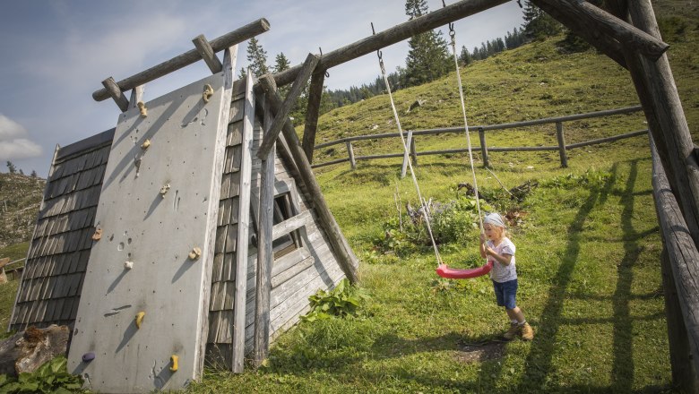 Fun and games for young and old, © Theo Kust