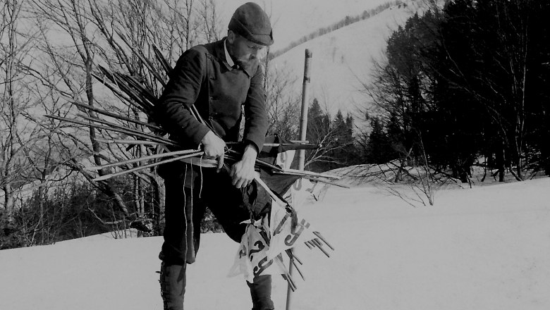 Matthias Zdarsky při vytyčování závodní sjezdovky, © Zdarsky Skimuseum Lilienfeld