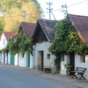 Ulička s vinnými sklepy v Hadres, © Weinviertel Tourismus/Krönigsberger