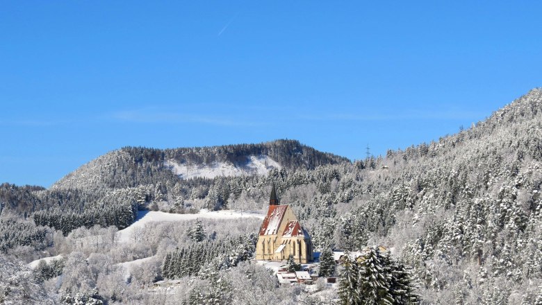 St. Wolfgang's Church towers over the village, &copy; Marktgemeinde Kirchberg, Wolfgang Riegler
