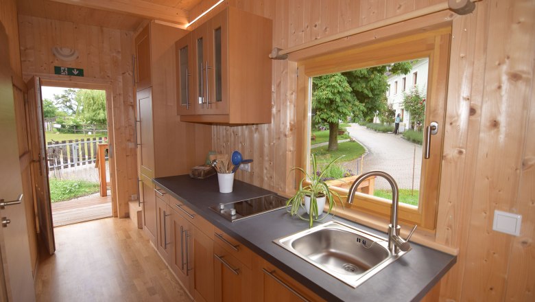 &Uacute;tuln&yacute; karavan na farmě Esperanza, &copy; Mag.a Martina Kotzina, Esperanza- Zentrum f&uuml;r tierunterst&uuml;tzte P&auml;dagogik