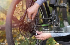 Wheel repair, © istockphoto, Aleksandr Potashev