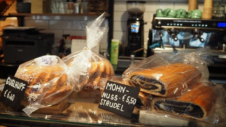 Pekařsk&aacute; expozice s Guglhupf a makov&yacute;m a ořechov&yacute;m z&aacute;vinem.