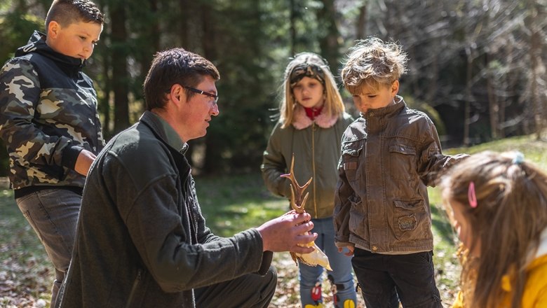 Poznatky o lovu a p&eacute;či, &copy; Wunderwelt Wald, Fotograf Benjamin Wald