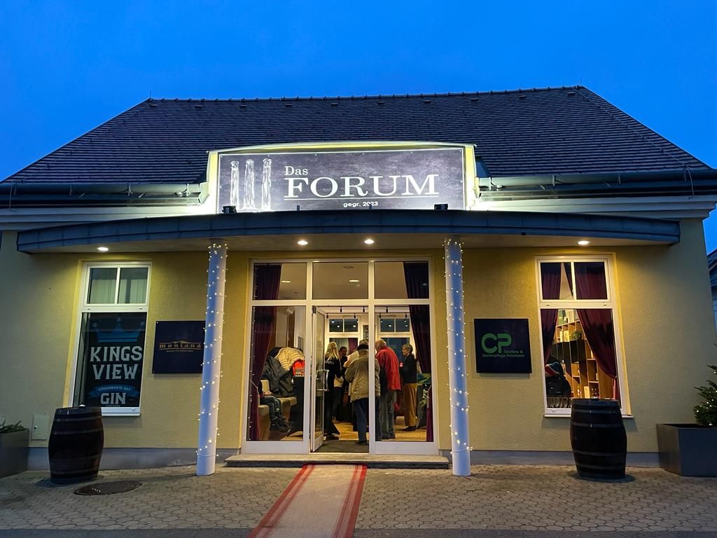 Pohled na budovu Forum Berg zvenčí