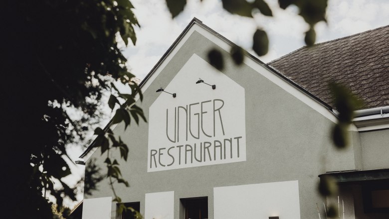 Upscale cuisine with vinotheque in Pitten, © Niederösterreich Werbung/Sophie Menegaldo